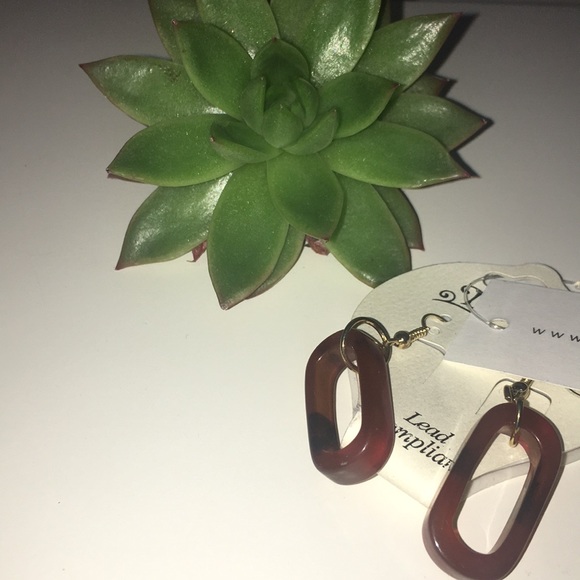 Tortoise design plastic hanging earrings BRAND NEW - Picture 1 of 3